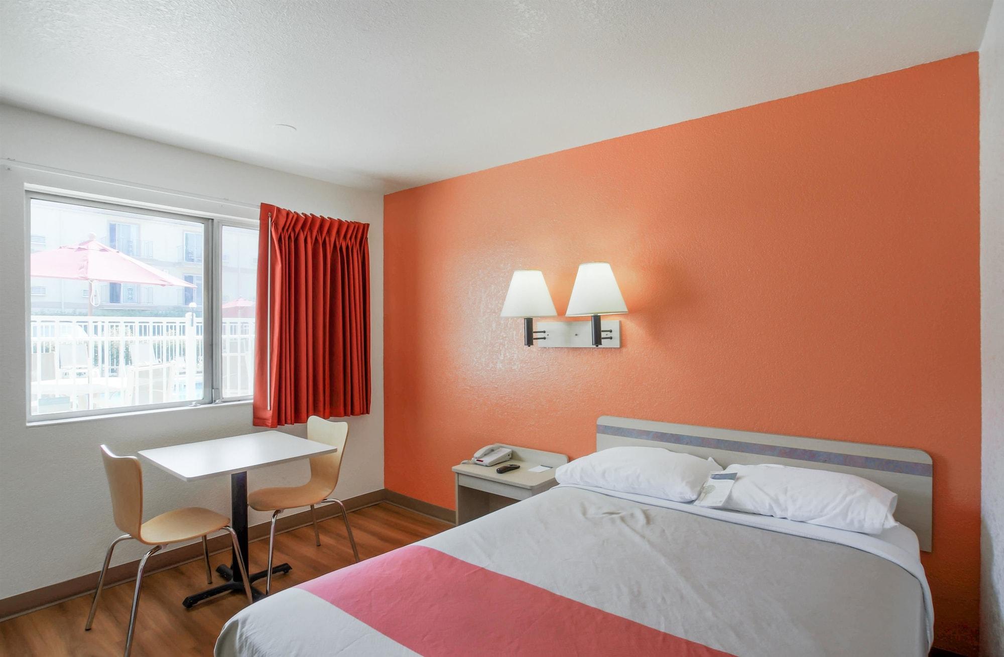 Hotel 6-medford, Or 2*
